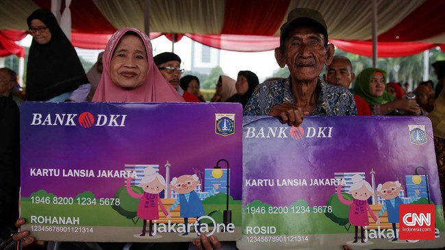 Kartu lansia hasil program Anies Baswedan