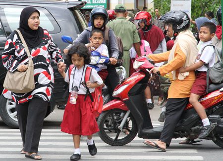 Gerakan hari pertama sekolah oleh Anies Baswedan